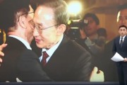 日喀则李明博、朴槿惠给金文洙打气 鼓励其争取赢得韩国大选