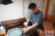 日喀则成都“90后”小伙“十年磨一剑”：从爱好者到守艺人 传播中国文化